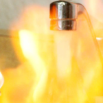 Feuer aus dem Wasserhahn - Das passiert beim Fracking (gefunden auf www.wahlkreis-192.de, Lizenz unbekannt)